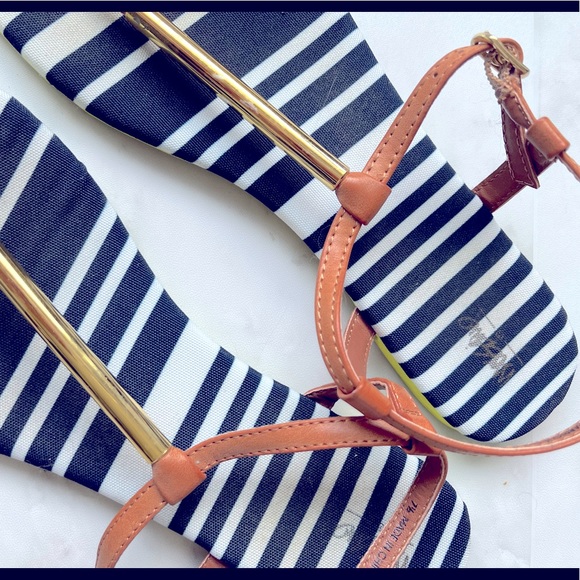 Mossino summer sandals navy, with gold hardware, size 7.5 - Picture 2 of 3